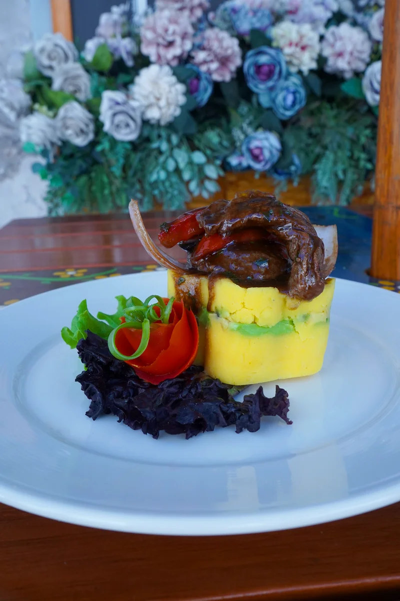 BO'CAUSA ESPECIAL CON LOMO SALTADO
